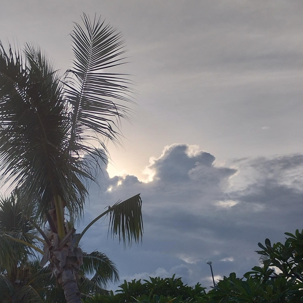 The cloud photo taken by Ambassador on November 19th.